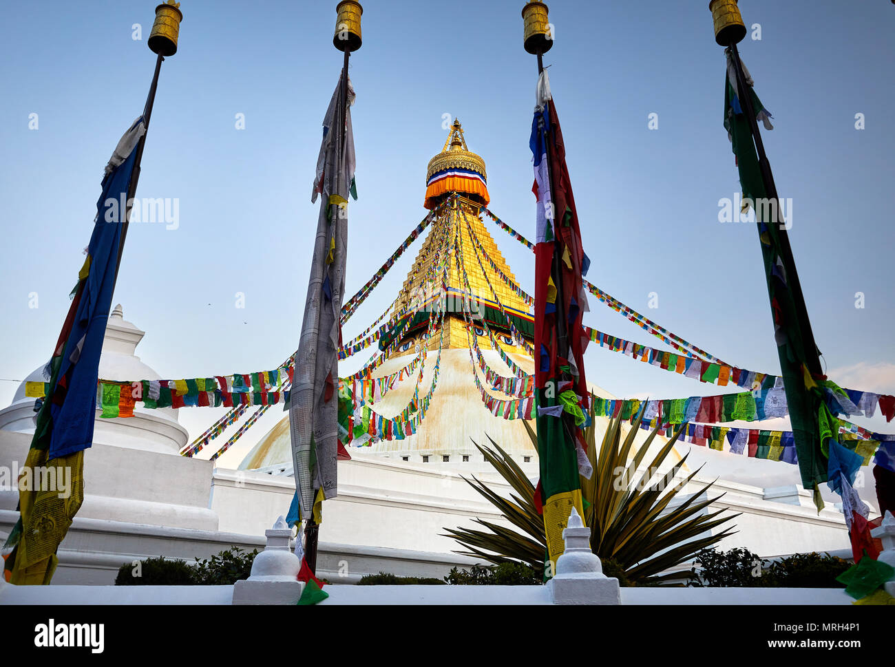 Bodnath stupa buddisti con la preghiera le bandiere di Kathmandu Foto Stock