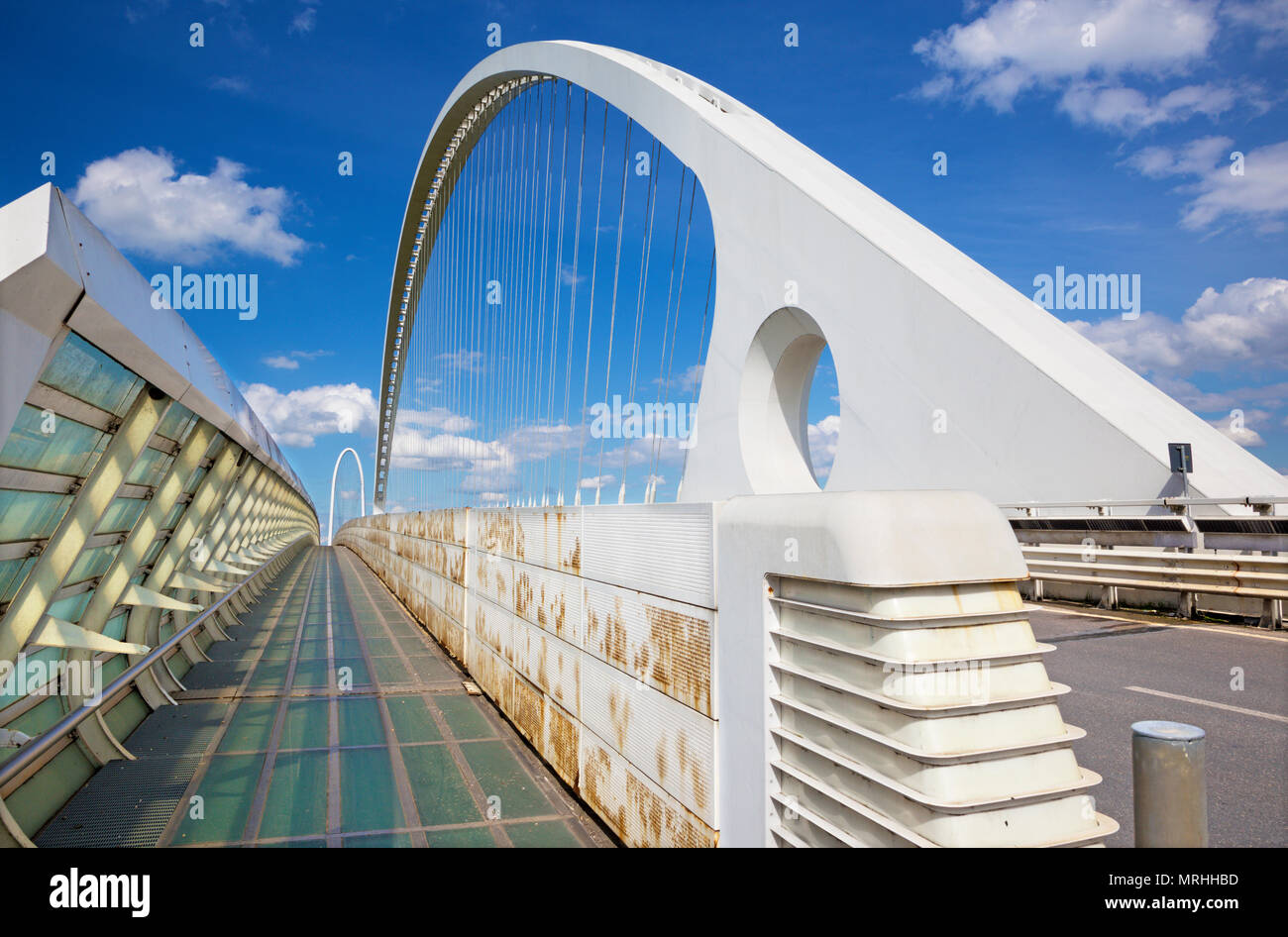 Reggio Emilia - moderno ponte arcuato dell'architetto Santiago Calatrava Foto Stock