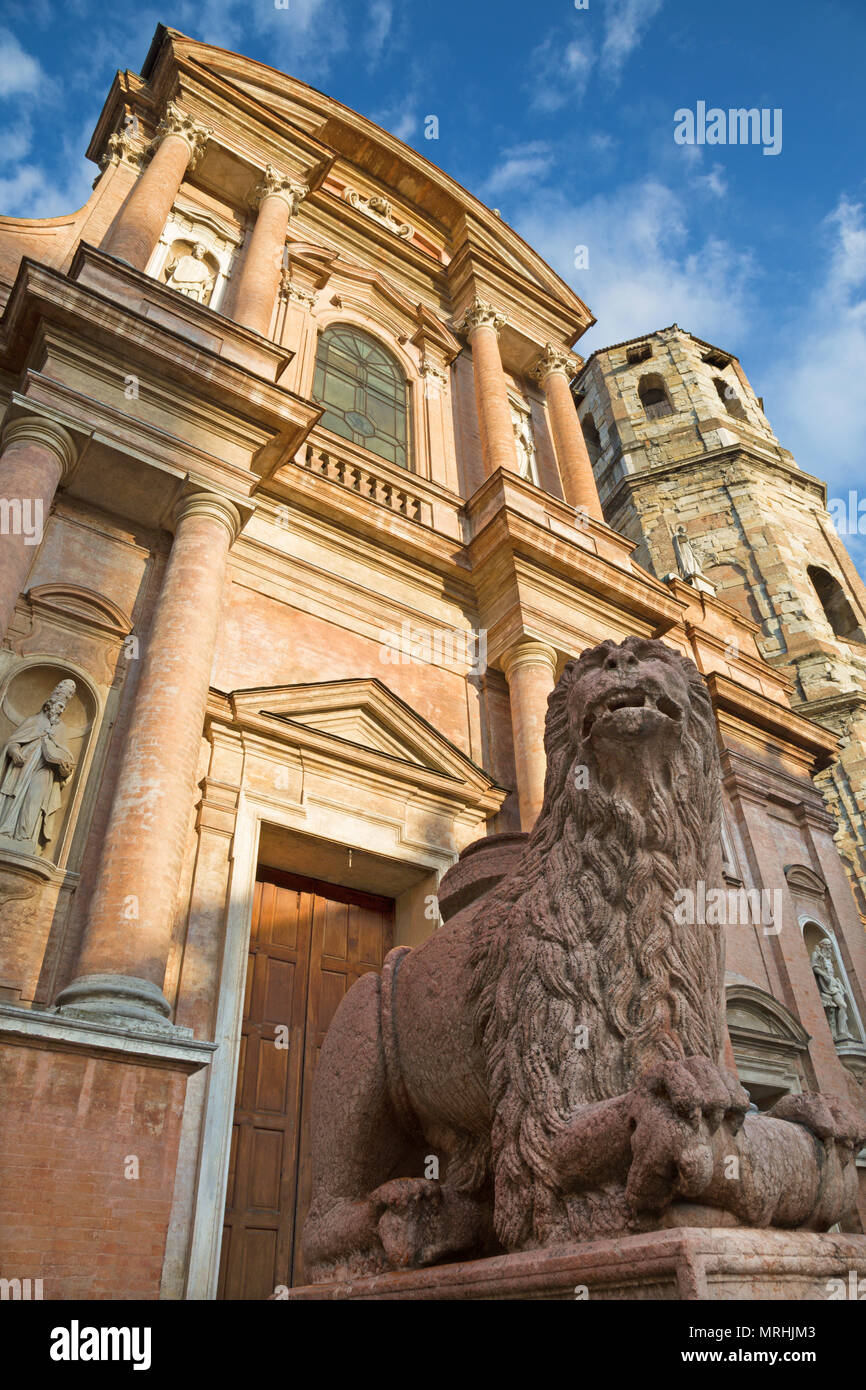 Reggio Emilia - La Chiesa Basilica di San Prospero in luce della sera. Foto Stock
