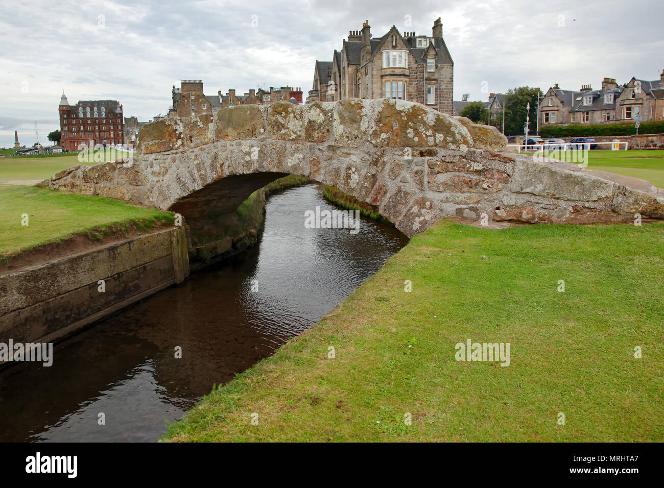 Il famoso ponte Swilcan su St Andrew Old Course Foto Stock Il famoso ponte Swilcan su St Andrew Old Course Foto Stock
