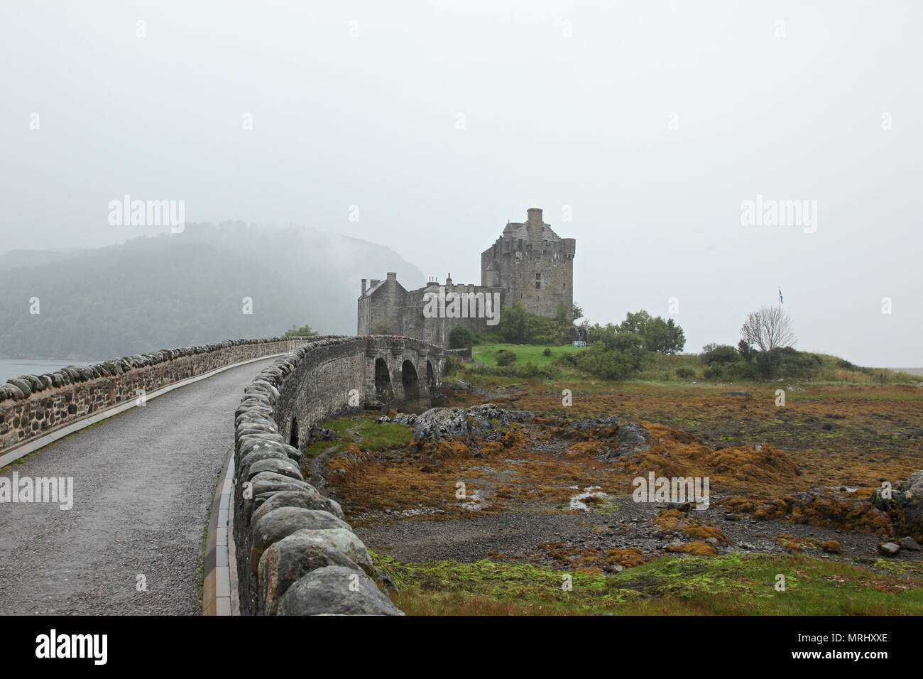 Eilean Donan Castle, il più famoso castello in Scozia. L'Highlander ubicazione Foto Stock