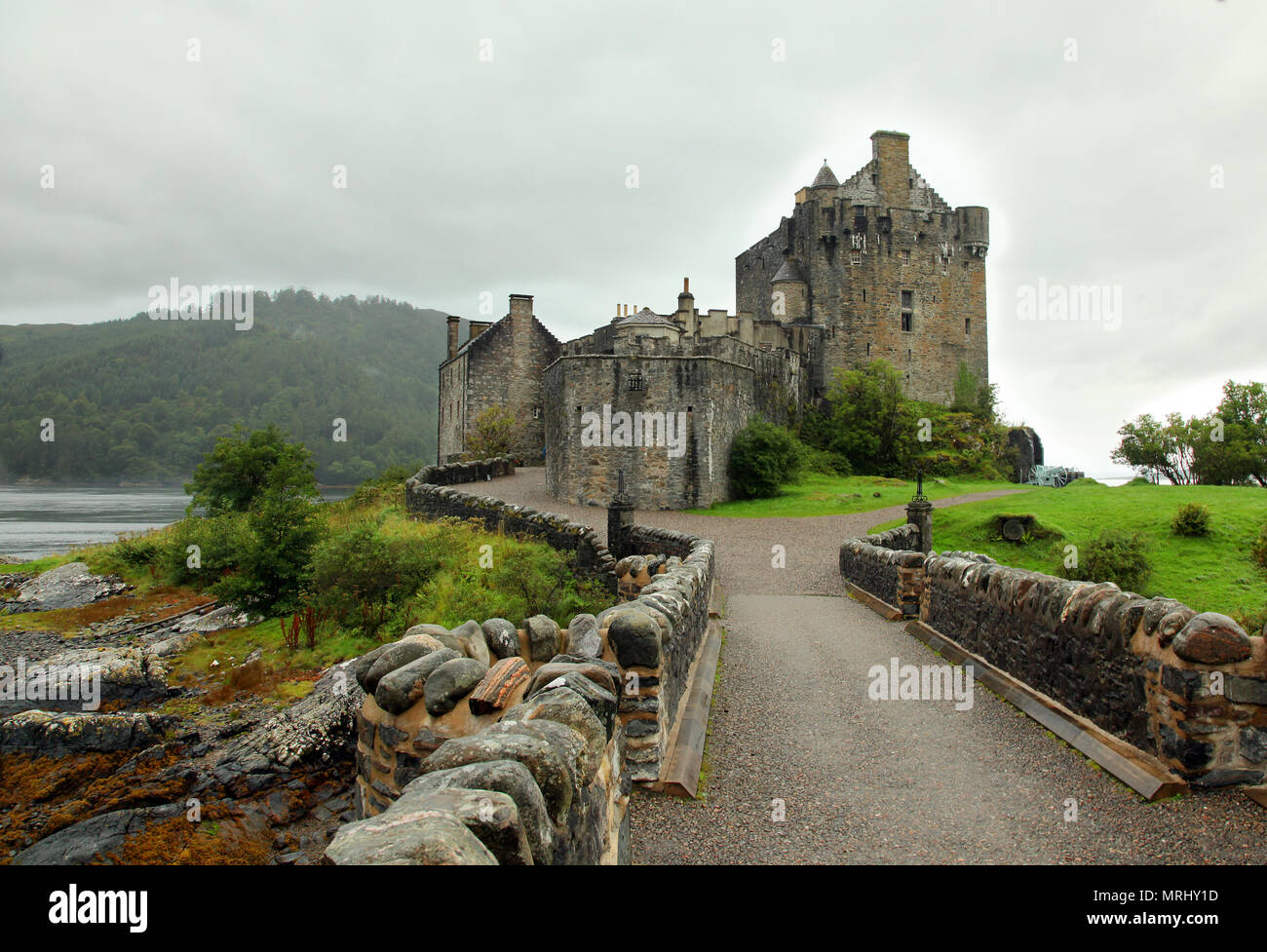 Eilean Donan Castle, il più famoso castello in Scozia. L'Highlander ubicazione Foto Stock