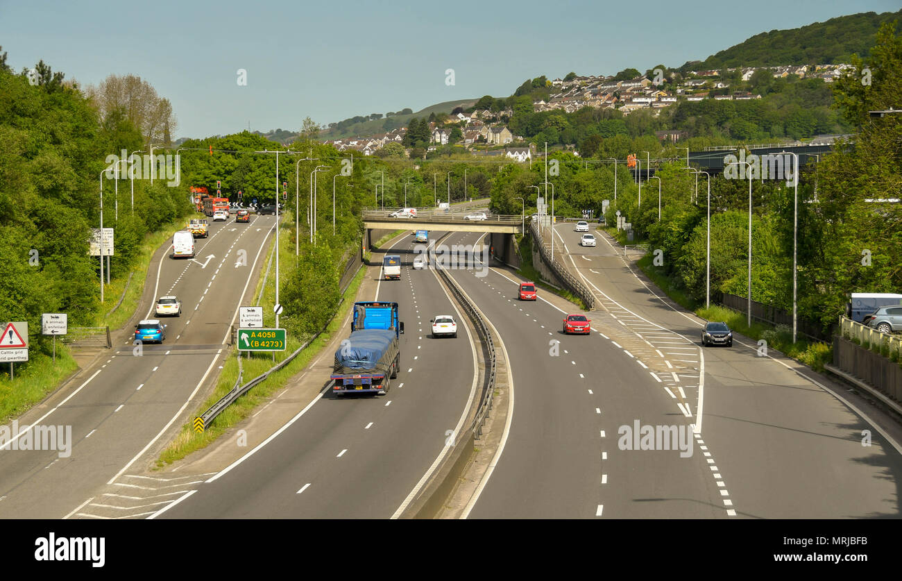 La A470 trunk road a Pontypridd che è un importante percorso di " commuters " in Cardiff Foto Stock