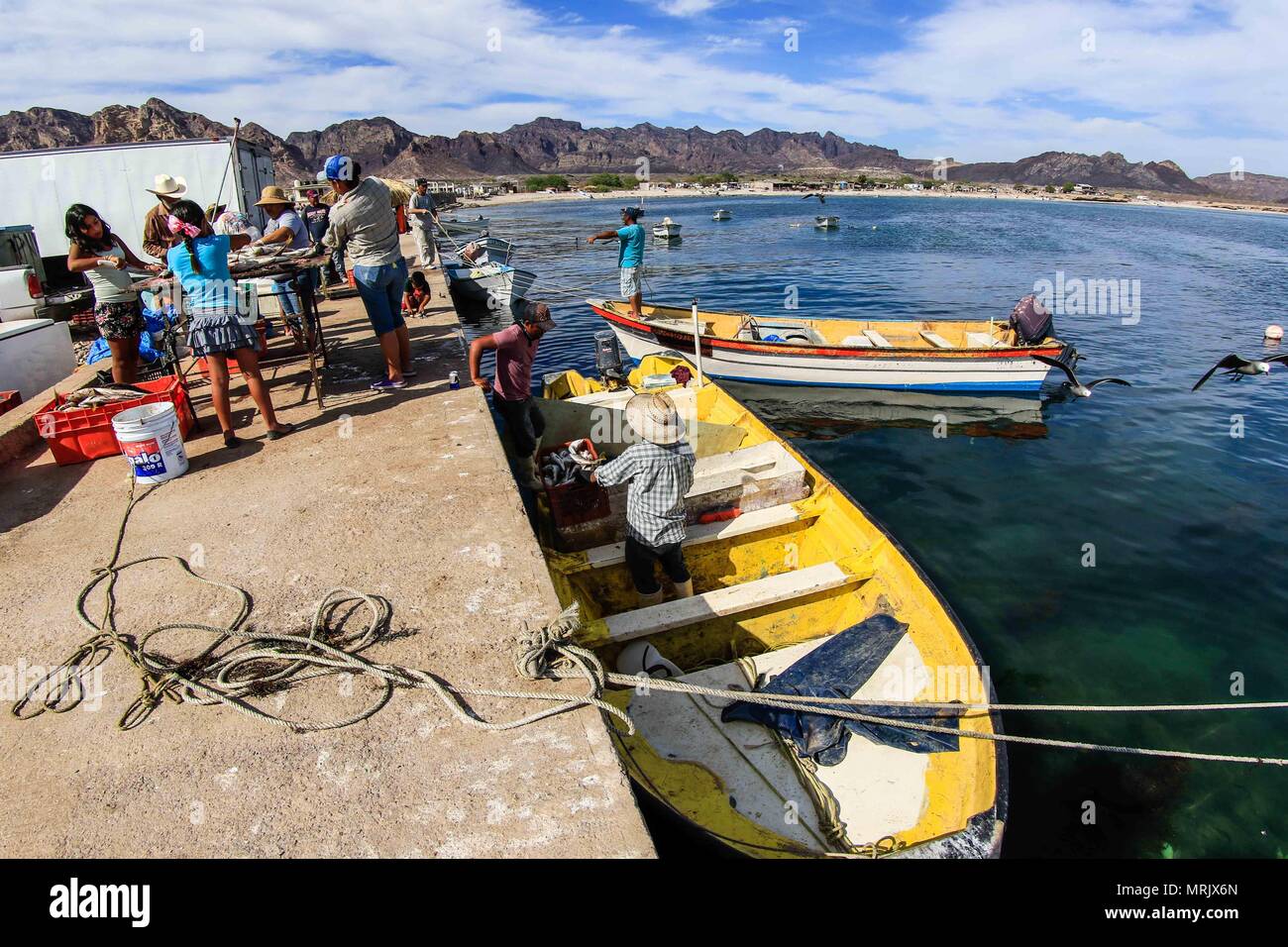 Relazione della vita e gli abitanti della comunità dei pescatori La Manga, una colonia che sembra così marginale come privilegiate per i benefici del mare, individuare Foto Stock