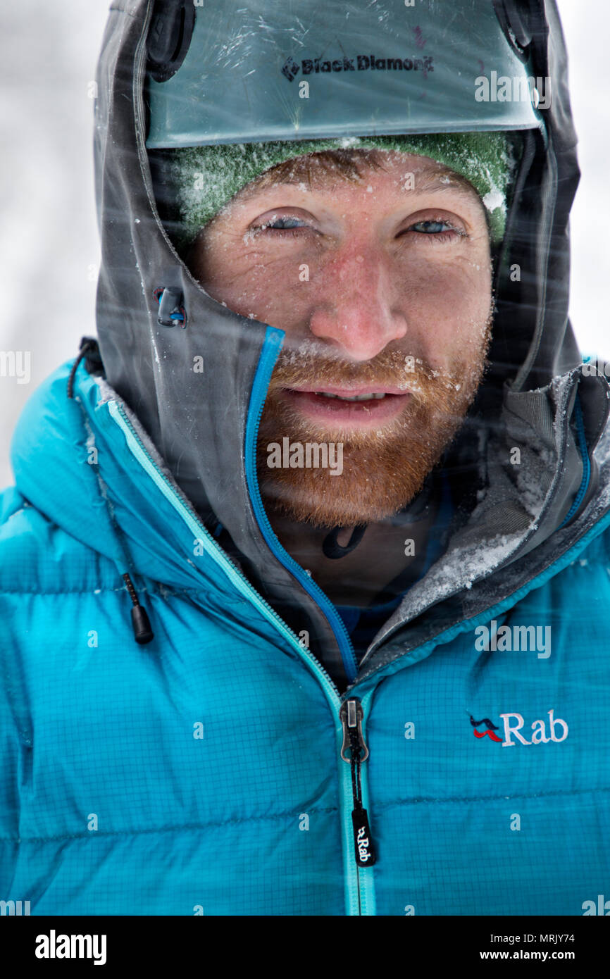Uno scalatore di ghiaccio in ouray ice park Foto Stock