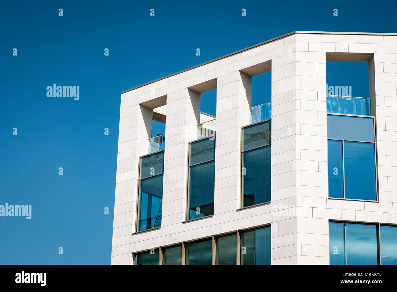 Luogo di Wellington, sito della vecchia stazione ferroviaria e nuovi edifici per uffici a Leeds, West Yorkshire Foto Stock