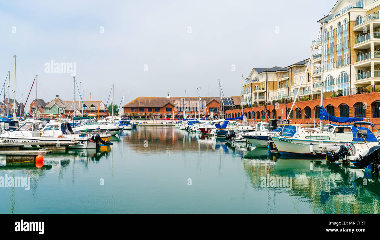 EASTBOURNE, Sussex, Regno Unito - maggio 20,2018: Inaugurato nel 1993, Porto sovrano in Eastbourne è costituito da quattro distinte porti, retail park e diversi hous Foto Stock