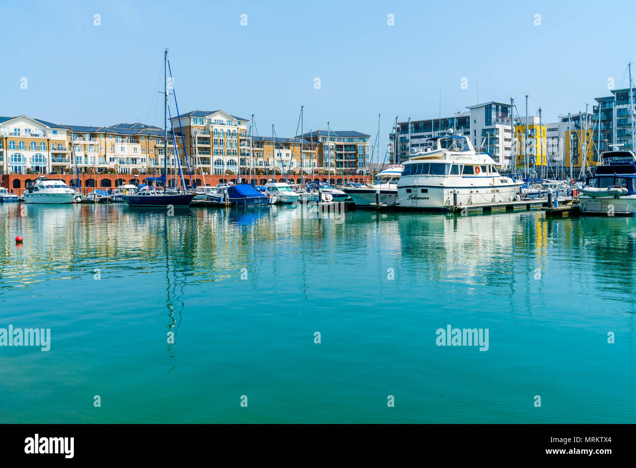 EASTBOURNE, Sussex, Regno Unito - maggio 20,2018: Inaugurato nel 1993, Porto sovrano in Eastbourne è costituito da quattro distinte porti, retail park e diversi hous Foto Stock