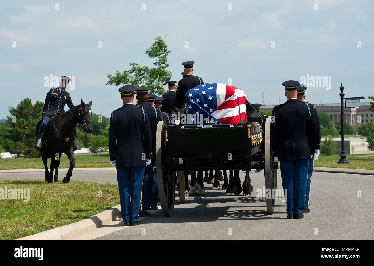 Stati Uniti - 11 Giugno: Capt. George L. Barton U.S. Esercito, 101st Airborne Division è stata oggi sepolto al cimitero nazionale di Arlington, in Arlington vergine Foto Stock