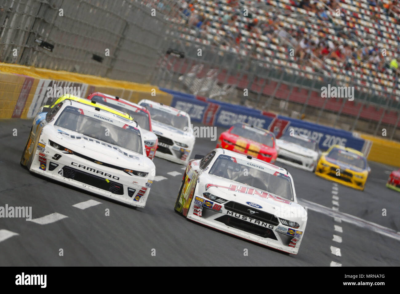 Concord, North Carolina, Stati Uniti d'America. 26 Maggio, 2018. Tyler Reddick (9) porta la sua macchina da corsa verso il basso del tratto anteriore durante la Alsco 300 a Charlotte Motor Speedway in concordia, North Carolina. Credito: Chris Owens Asp Inc/ASP/ZUMA filo/Alamy Live News Foto Stock