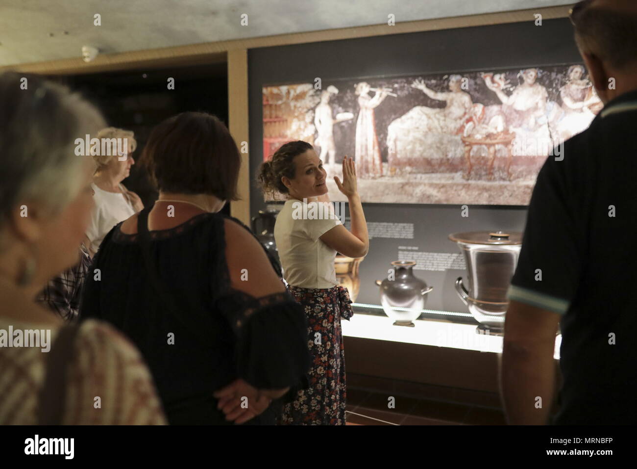 Cellar doors immagini & cellar doors fotos stock alamy Aprire una cantina