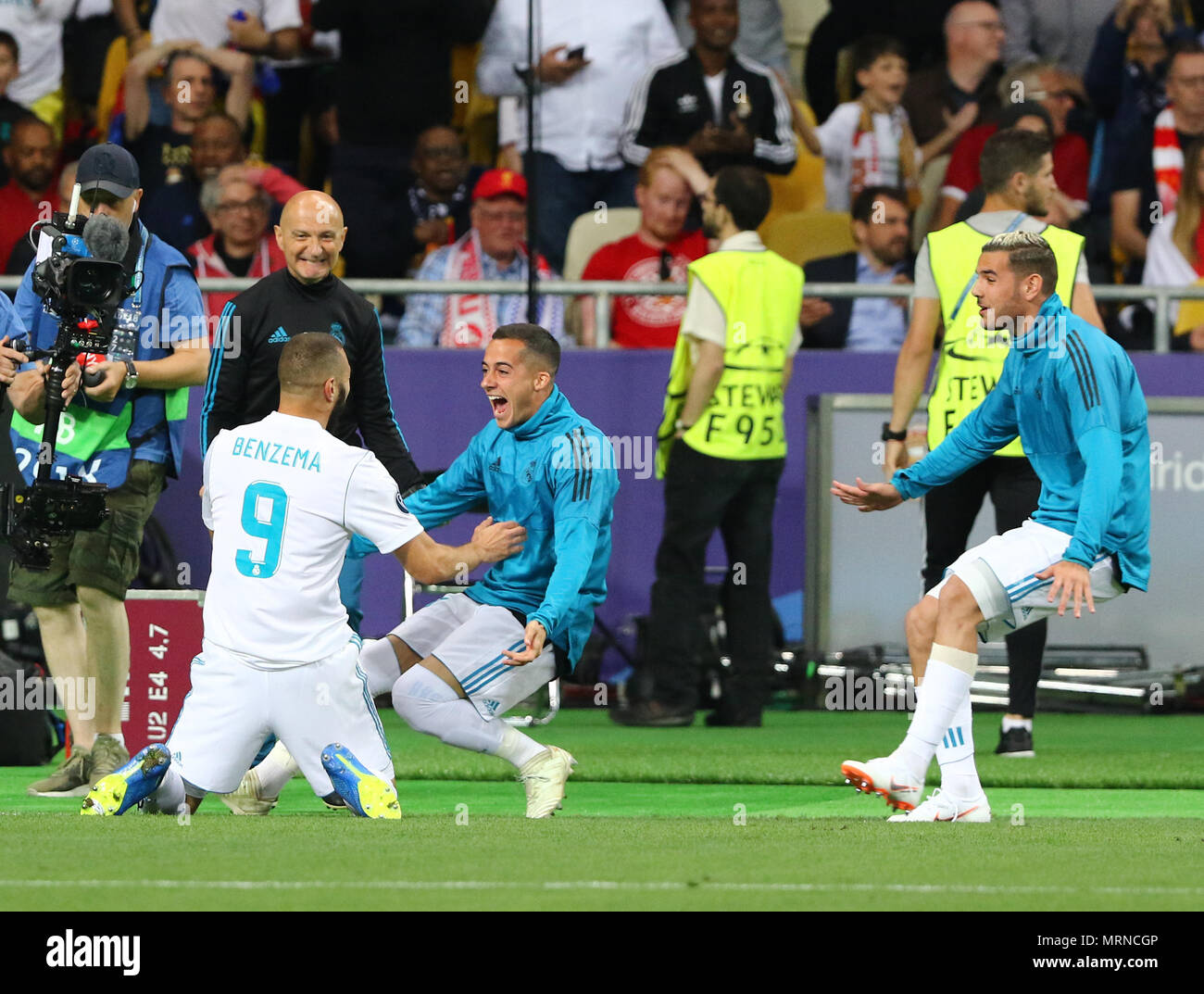 Kiev, Ucraina. 26 Maggio, 2018. Real Madrid giocatori festeggiare dopo aver segnato un gol durante la finale di UEFA Champions League 2018 gioco contro il Liverpool a NSC Olimpiyskiy Stadium di Kiev, Ucraina. Il Real Madrid vince 3-1. Credito: Oleksandr Prykhodko/Alamy Live News Foto Stock