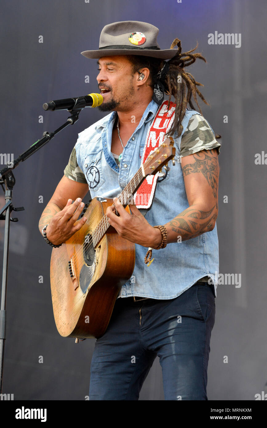 Napa Valley, California, 26 maggio 2018, Michael Franti sulle cantine di inceppamento tappa al 2018 BottleRock Festival in Napa California, Credito: Ken Howard/Alamy Live News Foto Stock