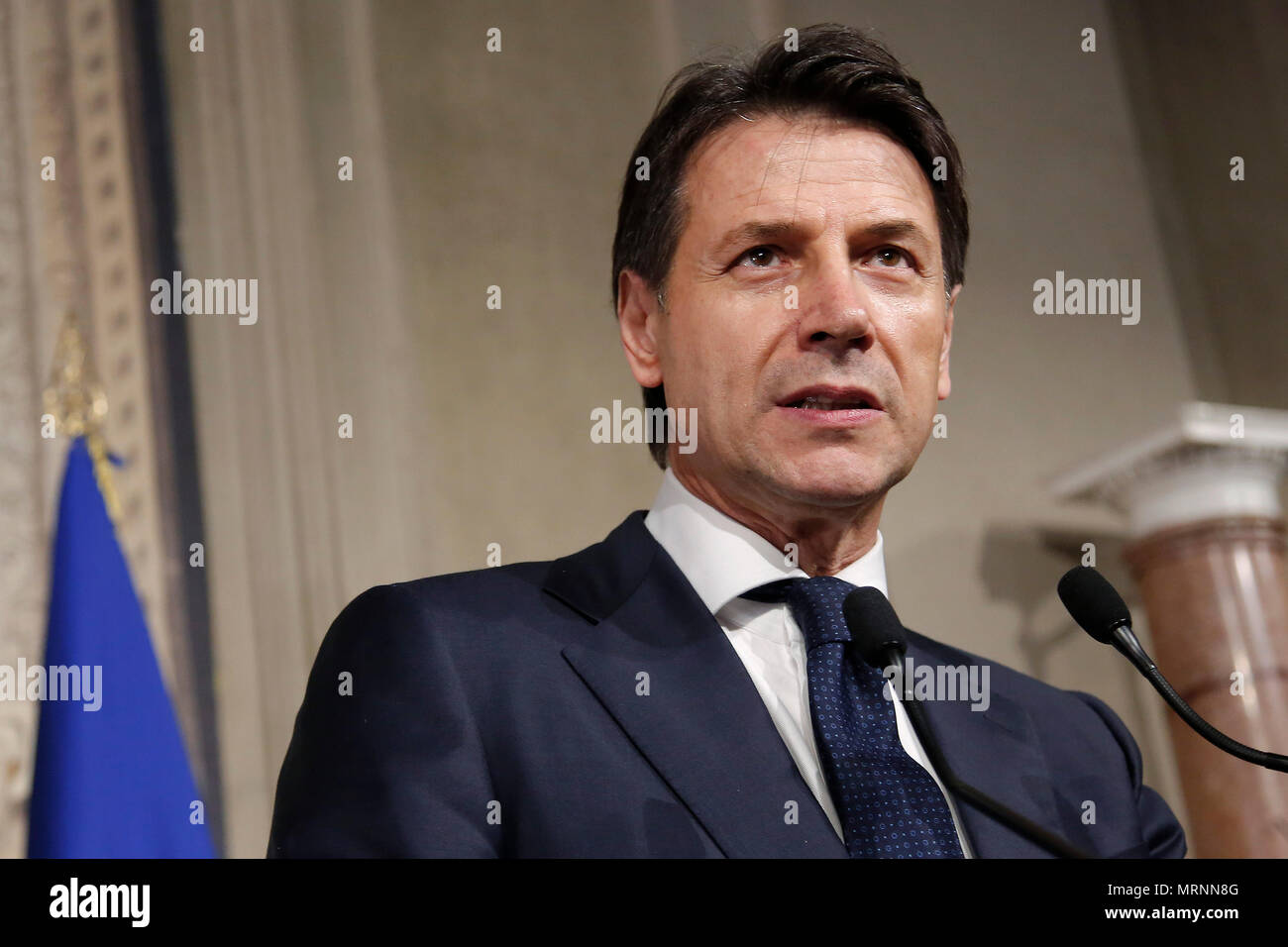 Giuseppe Conte Roma 27/05/2018. Il Quirinale. Il Presidente del Consiglio incaricato dal Presidente della Repubblica, vendita al Quirinale per rimettere il mandato. Roma 27 Maggio 2018. Il Quirinale. Il nominato il Premier italiano Giuseppe Conte cede il mandato per formare il nuovo governo italiano. Foto di Samantha Zucchi Insidefoto Foto Stock