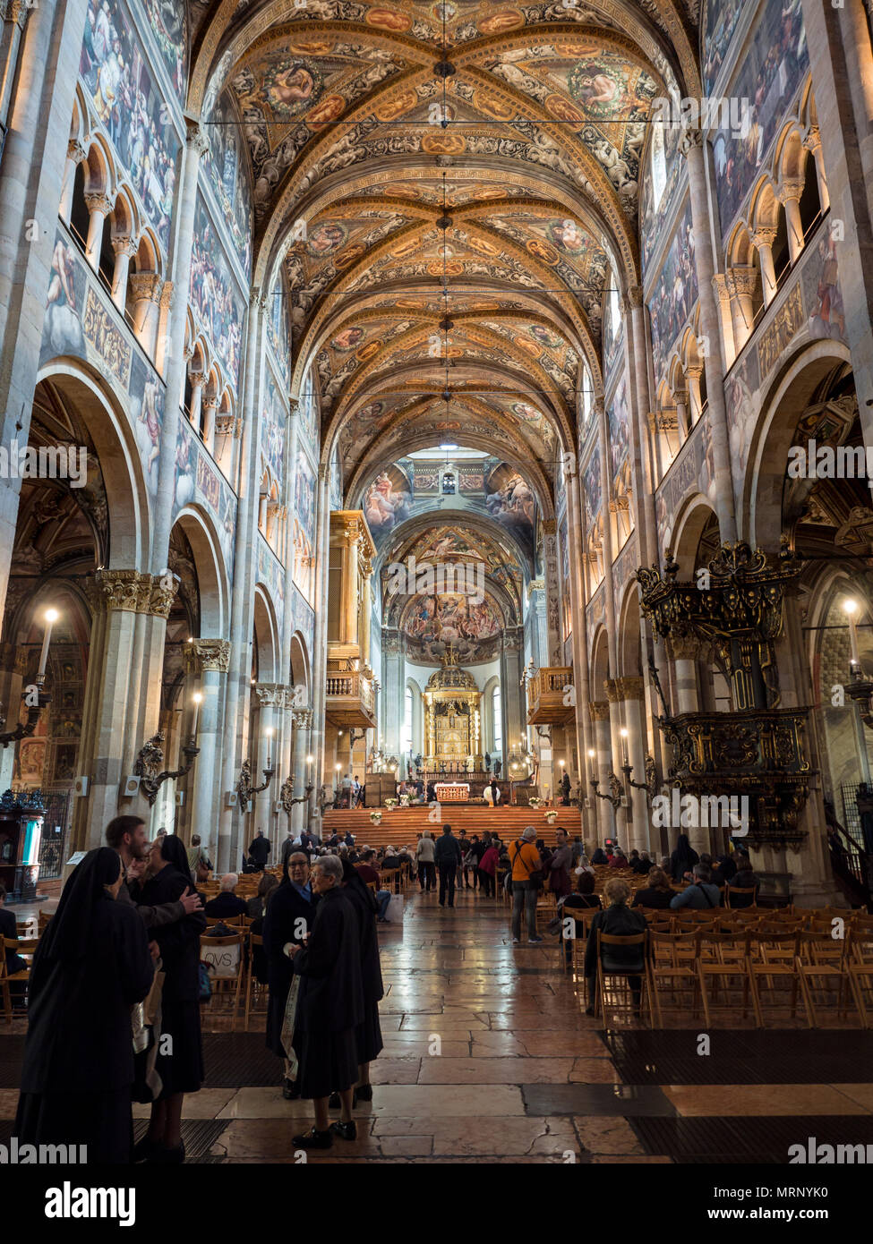 Parma, Italia - Aprile 8, 2018: la Cattedrale di Santa Maria Assunta è famosa per la bellezza del suo stile rinascimentale con affreschi. Foto Stock