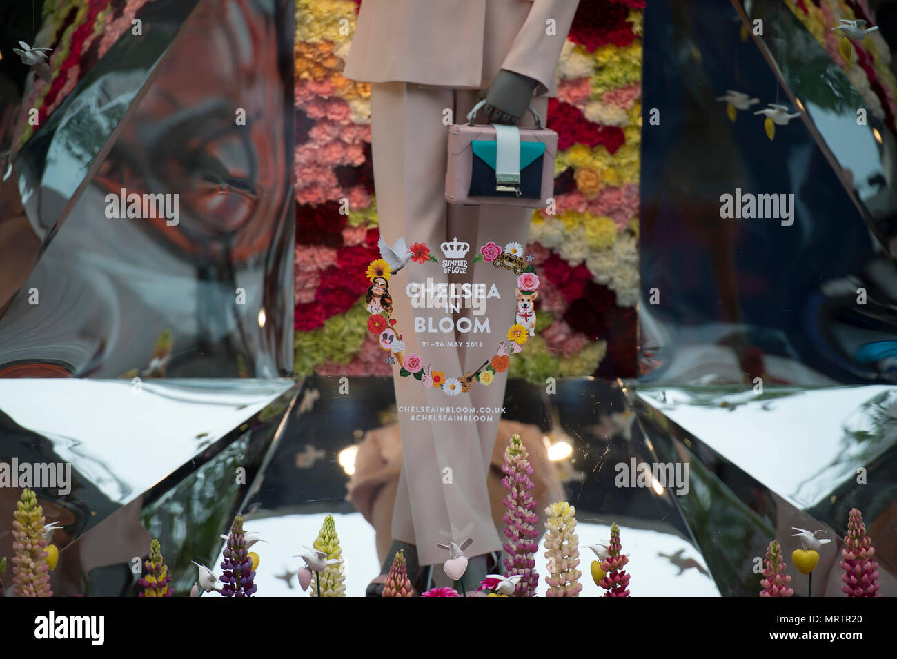 A Chelsea, Londra, Regno Unito. 22 Maggio, 2018. Hugo Boss Chelsea in Bloom store display a Sloane Square, Londra Foto Stock