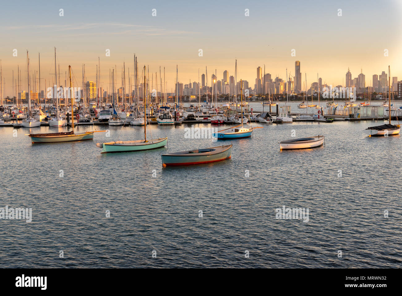 Alba sulle città di St Kilda, Melbourne, Australia Foto Stock