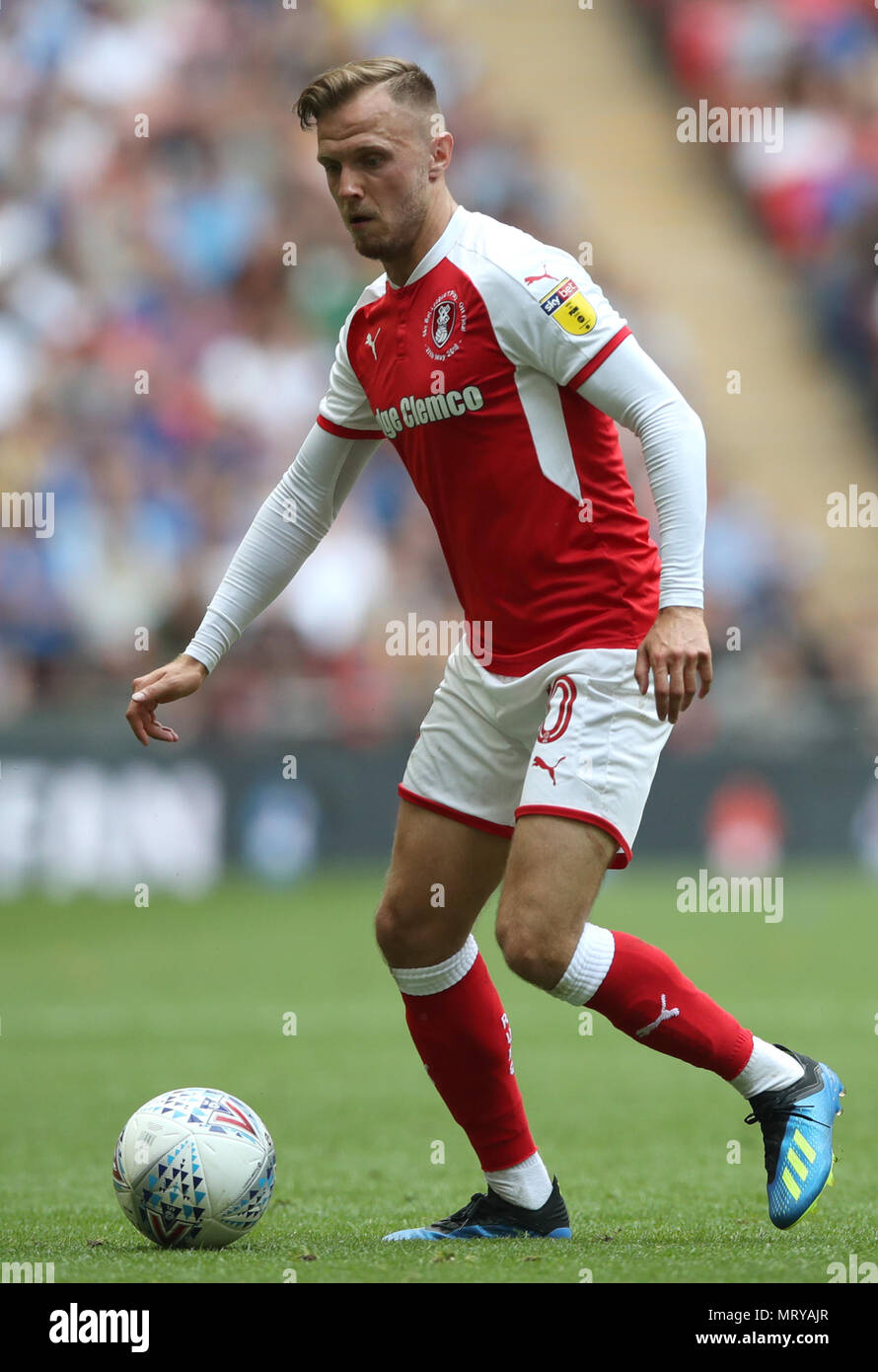 Rotherham United's David Ball durante la finale di Sky Bet League One al Wembley Stadium di Londra. PREMERE ASSOCIAZIONE foto. Data immagine: Domenica 27 maggio 2018. Vedi storia della PA CALCIO League One. Il credito fotografico dovrebbe essere: John Walton/PA Wire. RESTRIZIONI: Nessun utilizzo con audio, video, dati, elenchi di apparecchi, logo di club/campionato o servizi "live" non autorizzati. L'uso in-match online è limitato a 75 immagini, senza emulazione video. Nessun utilizzo nelle scommesse, nei giochi o nelle pubblicazioni di singoli club/campionati/giocatori. Foto Stock