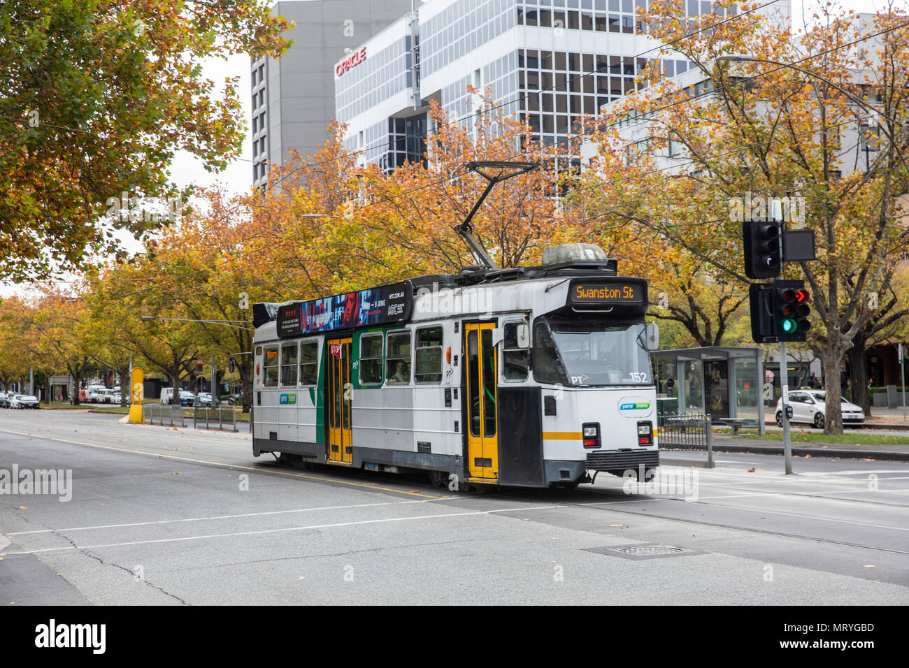Melbourne il trasporto pubblico tram in St Kilda Road,Melbourne, Victoria, Australia Foto Stock