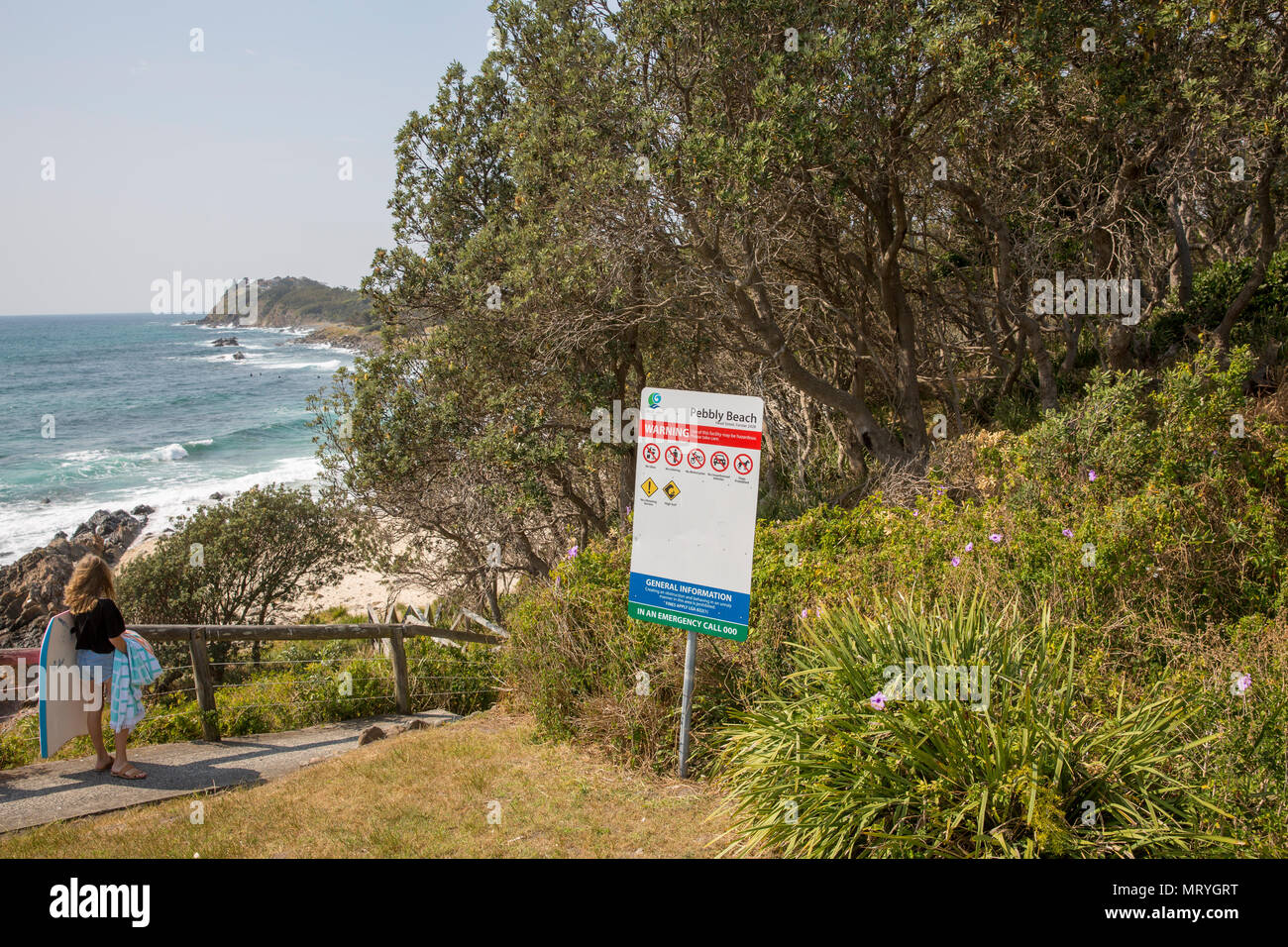 Spiaggia di ciottoli sulla mezza costa nord del Nuovo Galles del Sud nei pressi di Forster, Australia Foto Stock