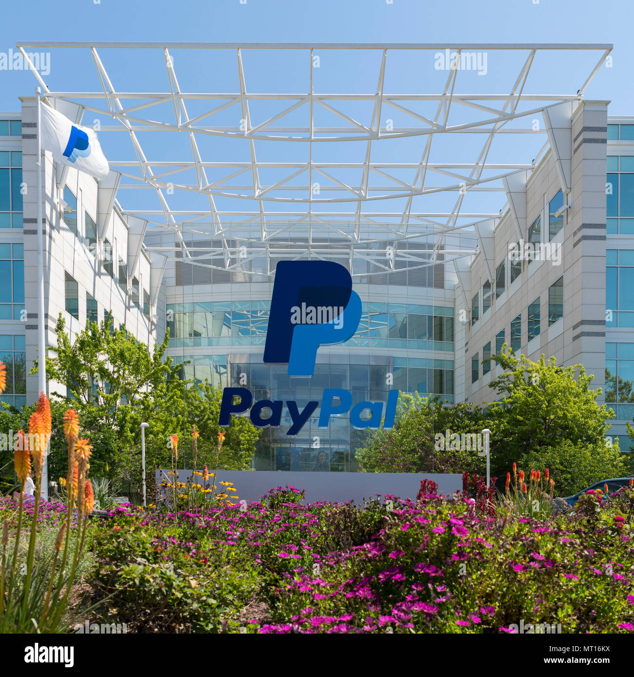 San Jose, California - 26 Aprile 2018: Paypal 's sede nella Silicon Valley.  PayPal è una società americana che gestisce i pagamenti online system Foto  stock - Alamy
