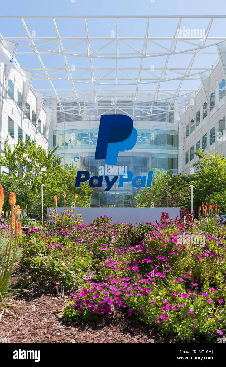 San Jose, California - 26 Aprile 2018: Paypal 's sede nella Silicon Valley. PayPal è una società americana che gestisce i pagamenti online system Foto Stock
