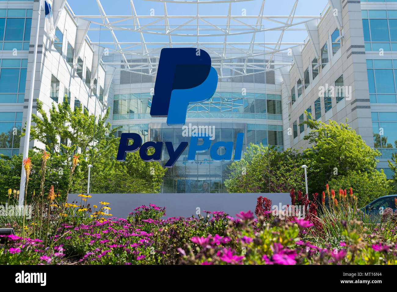 San Jose, California - 26 Aprile 2018: Paypal 's sede nella Silicon Valley.  PayPal è una società americana che gestisce i pagamenti online system Foto  stock - Alamy