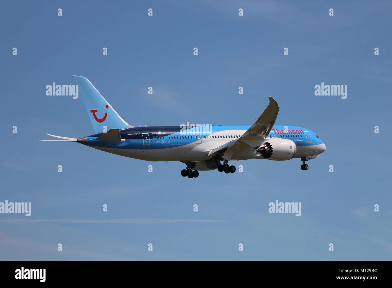 G-TUIA "Vivere il sogno", un Boeing 787 Dreamliner azionato da Thomson Airways, a Prestwick International Airport in Ayrshire Foto Stock