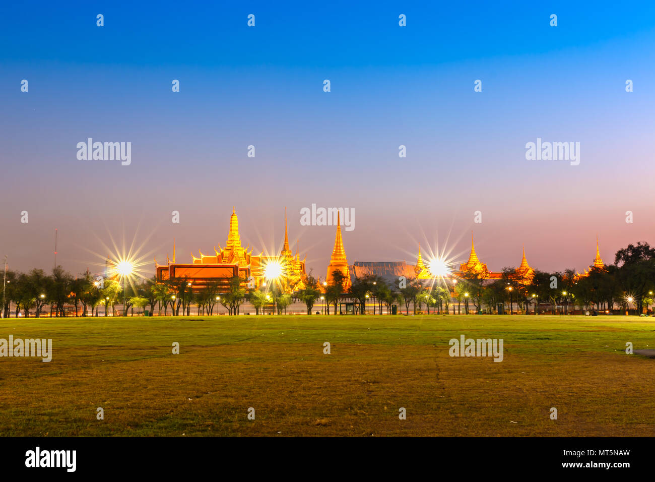 Bangkok, Tailandia - 15 dicembre 2014: il Gran Palazzo e Wat Phra Kaew, uno di Bangkok attrazioni turistiche, Bangkok, Thailandia Foto Stock