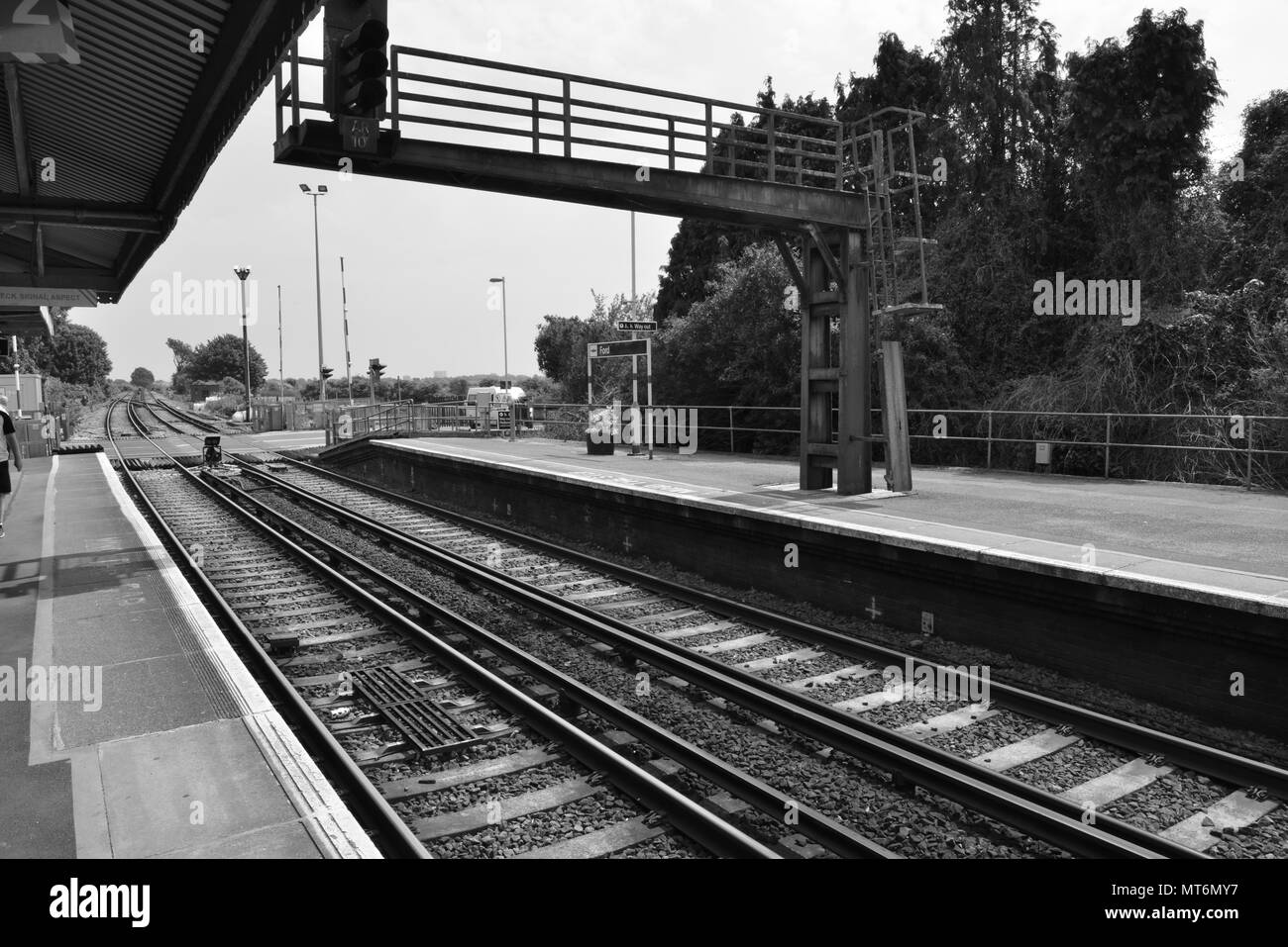 Attraversamento di strada alla stazione di Ford a Ford in West Sussex Foto Stock