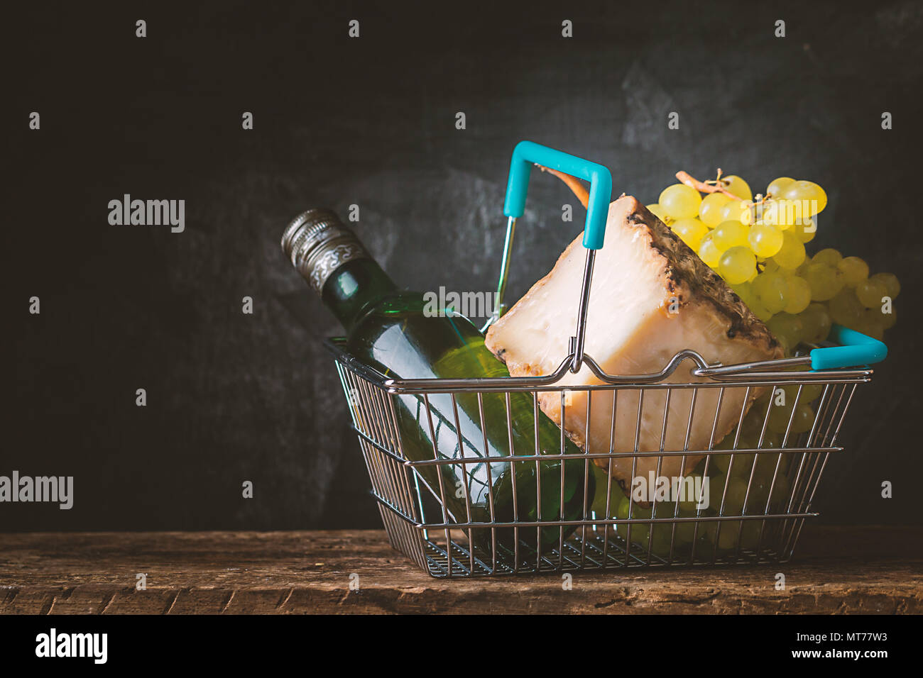 Donna cestello di trasporto Foto Stock