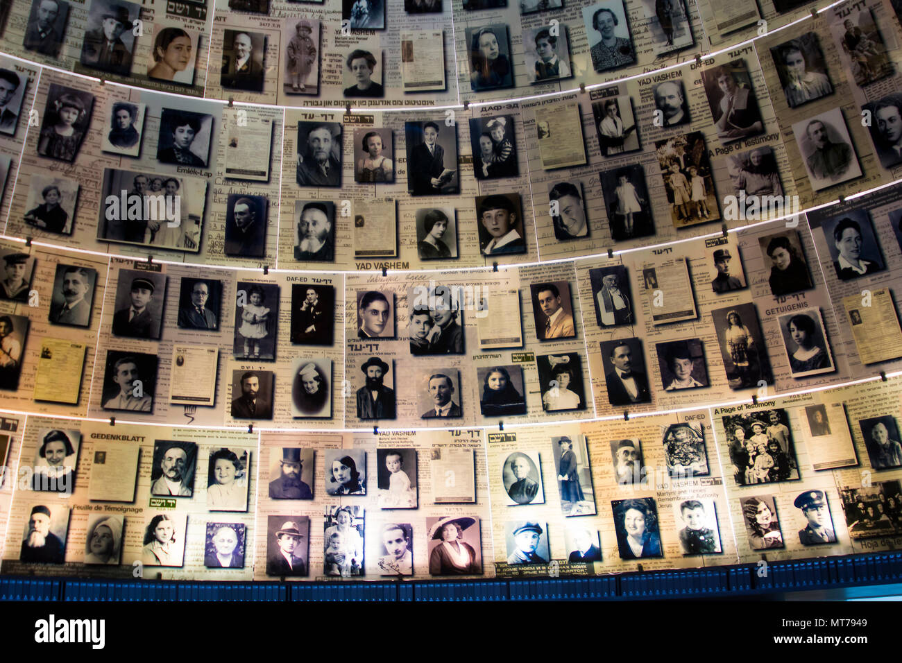 La Sala dei nomi nel Mausoleo di Yad Vashem a Gerusalemme Israele Foto Stock