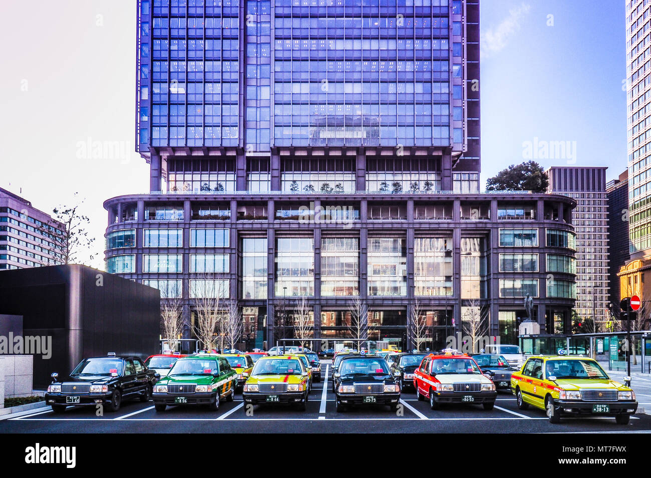 I Taxi di Tokyo - Tokyo multicolori taxi linea fino in prossimità della stazione di Tokyo a Tokyo Giappone Foto Stock