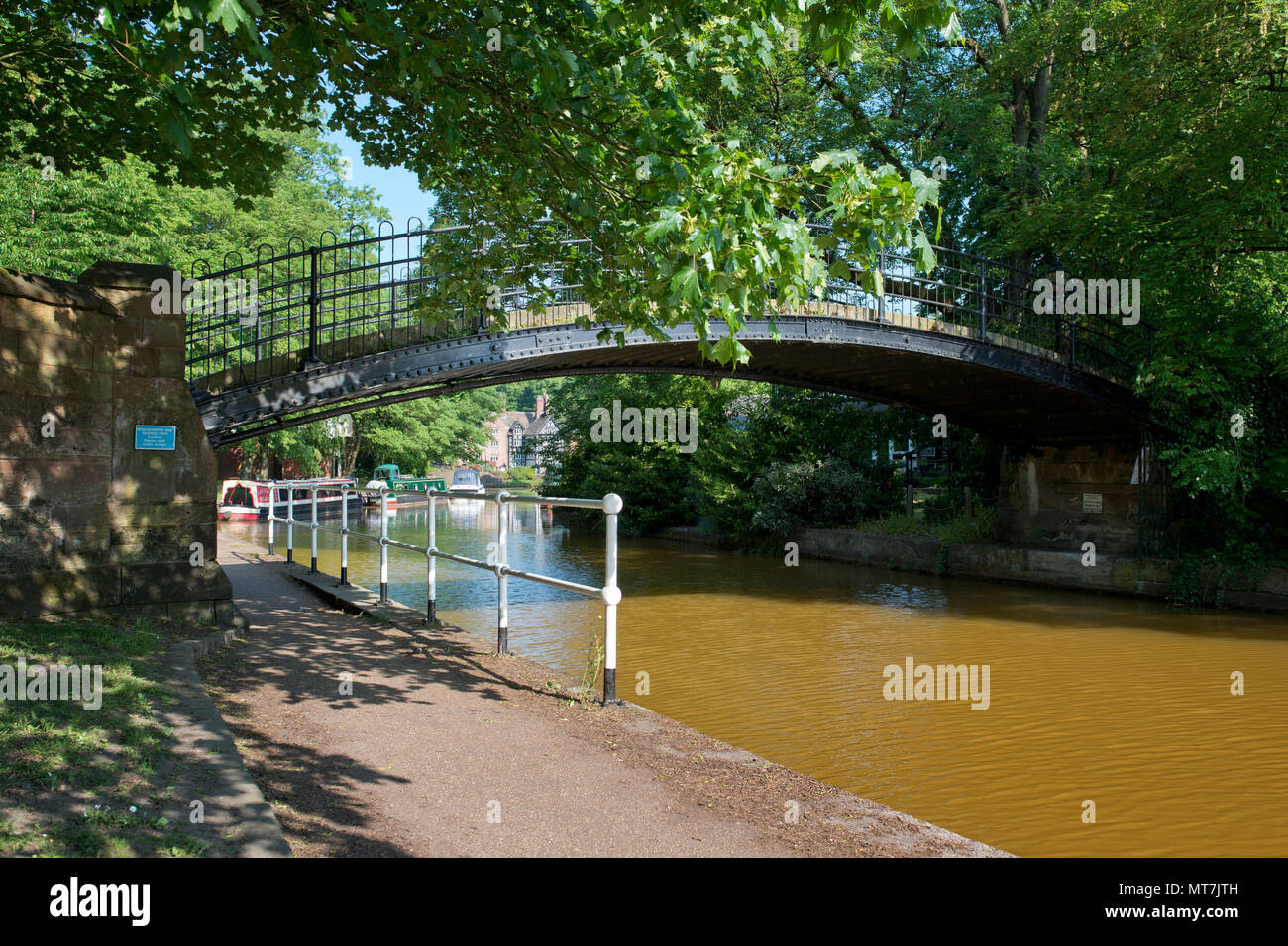 Una passerella attraverso la Bridgewater Canal a Worsley, Salford, Greater Manchester, UK. Foto Stock