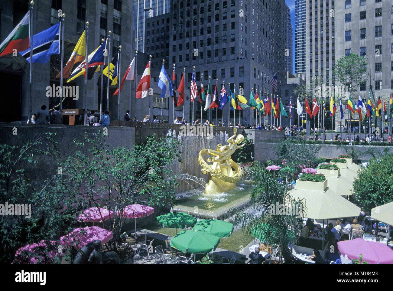 Storico 1988 Rockefeller Plaza ROCKEFELLER CENTER Midtown Manhattan NEW YORK CITY USA Foto Stock