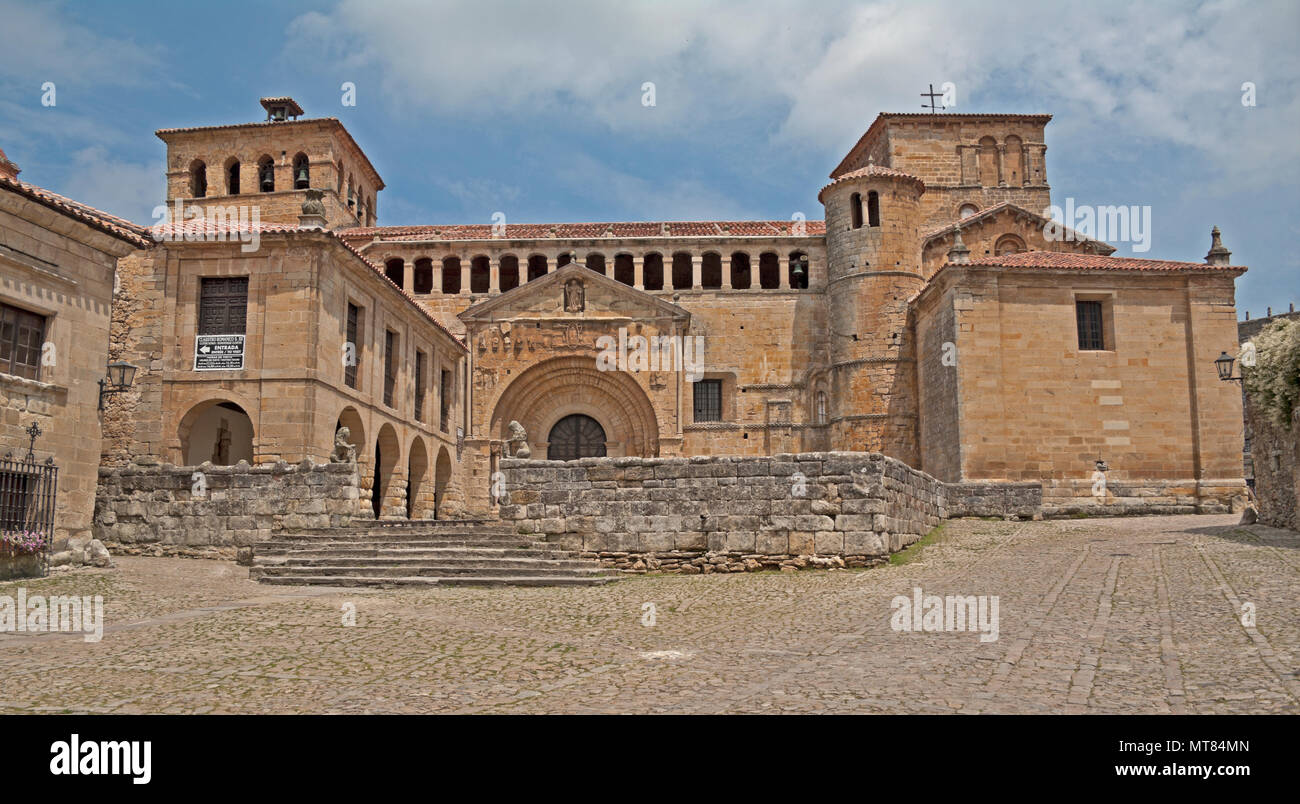 Chiesa Collegiata di Santa Juliana, Santillana del Mar Cantabria, Spagna del Nord; Foto Stock