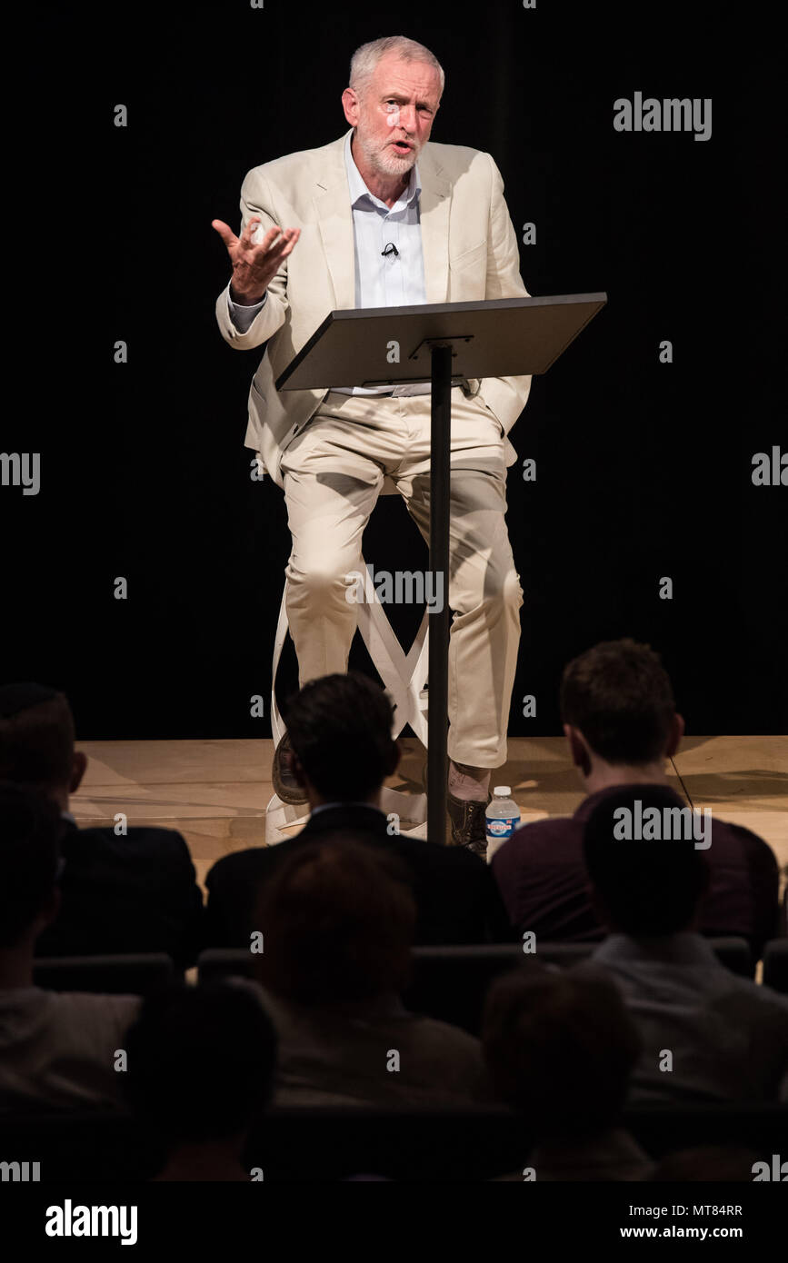 JW3, 341-351 Finchley Road, Londra. 18 settembre 2016. Jeremy Corbyn e Owen Smith prendere parte in un partito laburista hustings leadership evento nel nord L Foto Stock