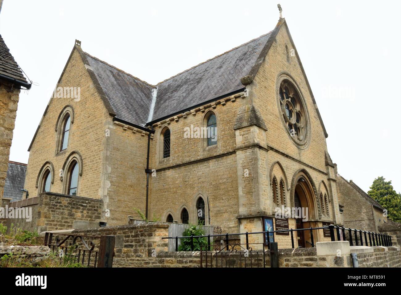 Bourton sull'acqua della chiesa battista, Bourton sull'acqua, Gloucestershire, Regno Unito entro il Cotswolds Area di straordinaria bellezza naturale Foto Stock