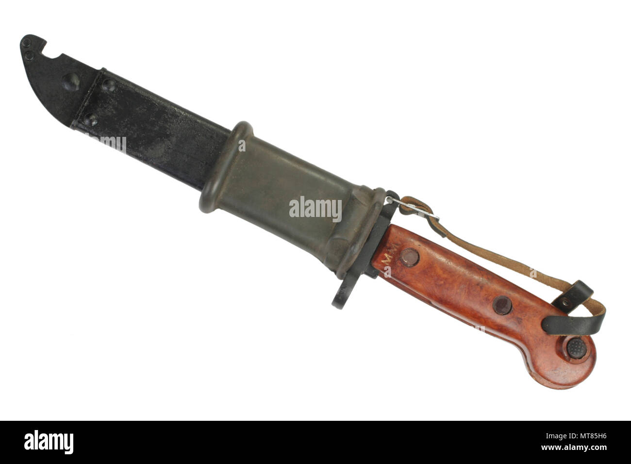 AK 47 a baionetta sciabola e isolato su bianco Foto Stock