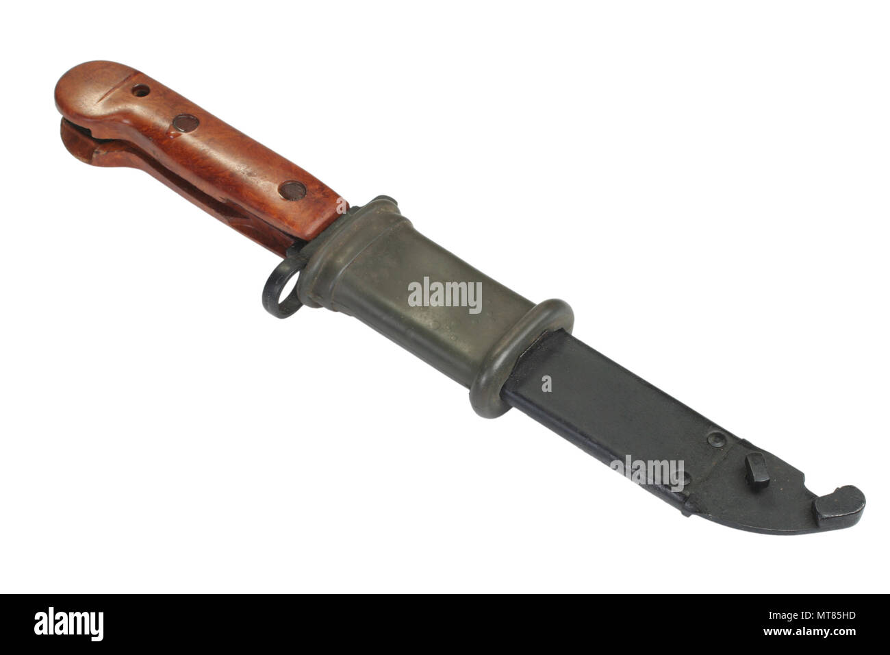 AK 47 a baionetta sciabola e isolato su bianco Foto Stock