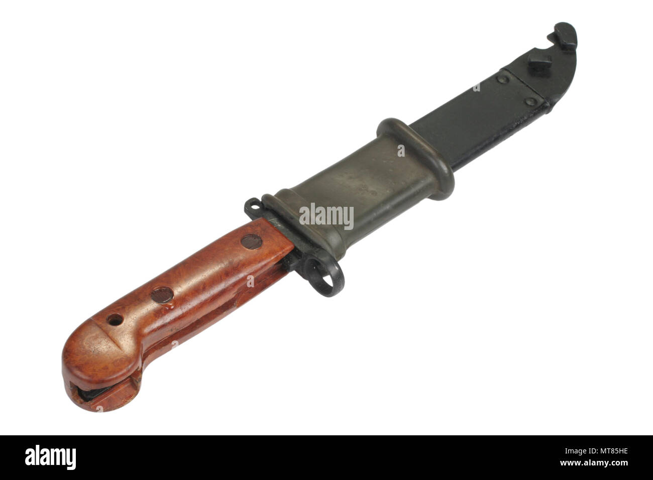 AK 47 a baionetta sciabola e isolato su bianco Foto Stock