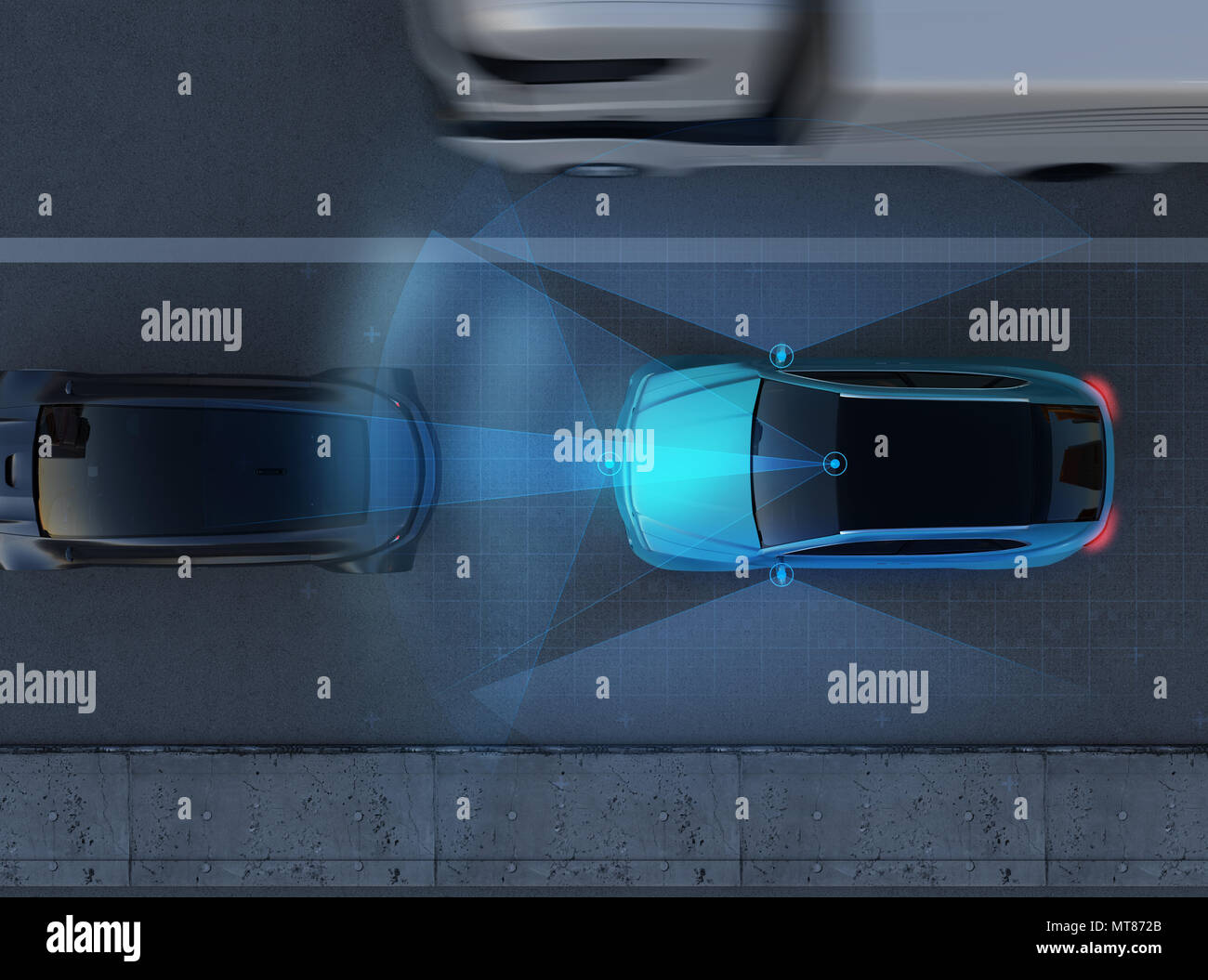 Vista aerea del SUV blu la frenata di emergenza per evitare un incidente d'auto. Automatico la frenatura di emergenza del concetto. Scena notturna. Il rendering 3D'immagine. Foto Stock