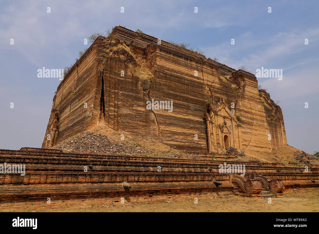 Pa Hto Taw Gyi pagoda di Mandalay, Myanmar. Il Pahtodawgyi è un monumento incompleto stupa in Mingun. Foto Stock