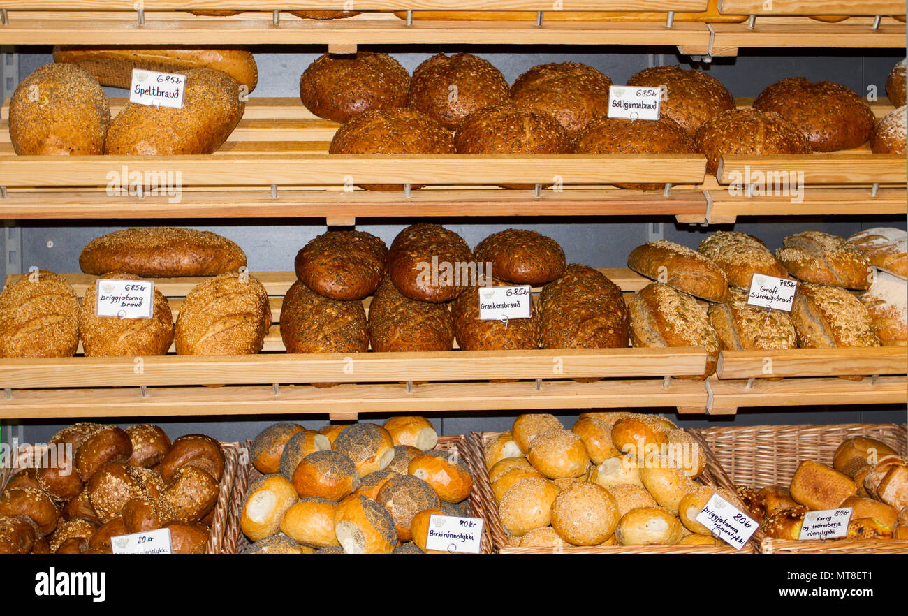 Artigiani stranieri pane internazionale; panetterie in Reykjavik e la  vendita di pane freschi, baps, pani, rúgbrauð, di frumento e di grano  intero. franskbrød, sigtebrød, e altre varietà in vendita nel negozio di