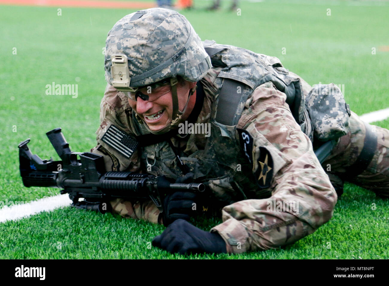 Sgt. 1. Classe Terrance Widmer, un'Ancona, il nativo, assegnato per la seconda divisione di fanteria/ROK-US Divisione combinato, esegue la ricerca per indicizzazione alta durante la fisica sfida parte della Ottava Armata 2018 miglior guerriero Competition, tenutosi a Camp Casey, Repubblica di Corea, 17 maggio. L'Ottava Armata guerriero migliore concorrenza è tenuto a riconoscere e a selezionare i più qualificati junior arruolato e non ufficiale incaricato di rappresentare Ottava Armata presso l'U.S. Pacifico esercito guerriero migliore concorrenza a Schofield caserma, HI. Il concorso si riconoscono anche i più performanti officer, warran Foto Stock