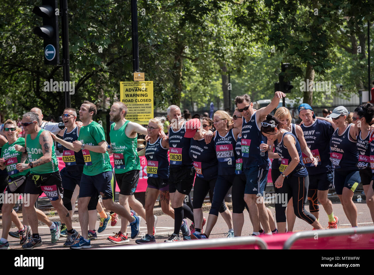 Londra, Regno Unito. Il 28 maggio 2018. Migliaia di corridori del participio vitalità Londra 10000 acceso per singolo ente di beneficenza preferito il 28 maggio 2018, Londra, Regno Unito. Credito: Vedere Li/Alamy Live News Foto Stock