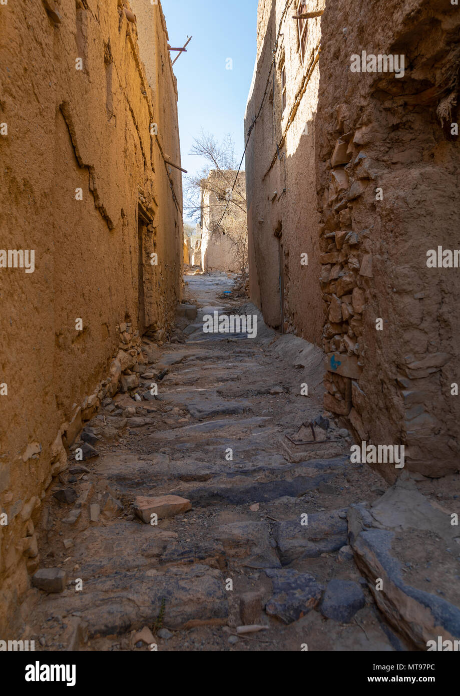 Vecchia casa abbandonata in un villaggio, Ad Dakhiliyah Regione, Al Hamra, Oman Foto Stock