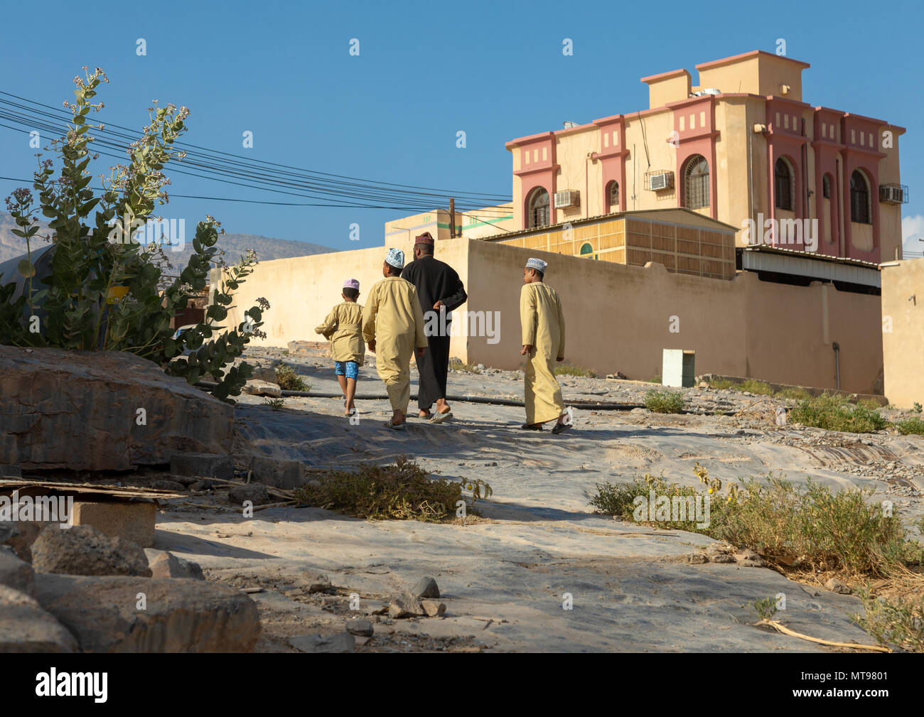 Omani persone nella città nuova, ad Dakhiliyah Regione, Al Hamra, Oman Foto Stock