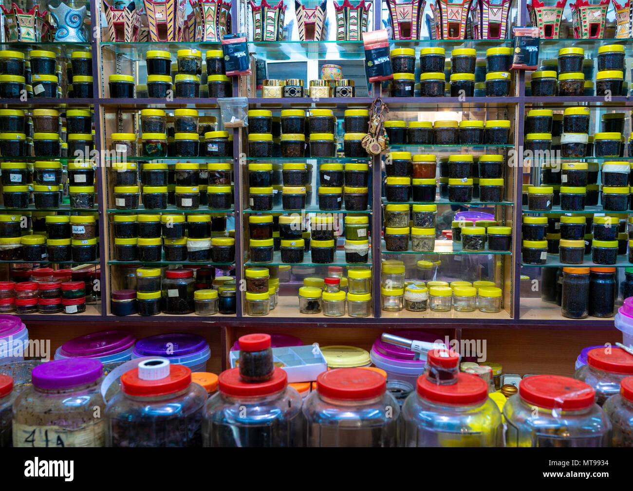 Incenso e profumi di locali per la vendita in un negozio, Dhofar Governatorato, Salalah, Oman Foto Stock