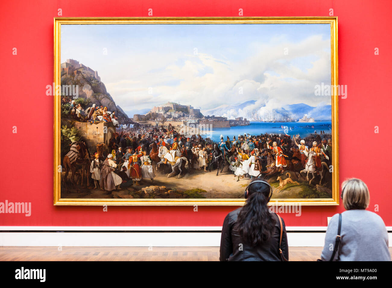 Monaco di Baviera, Germania - 23 Maggio 2018: le persone all'interno della Pinakothek der Moderne nella città di Monaco di Baviera. La nuova pinacoteca è arte museo di arte moderna e contemporanea di un Foto Stock